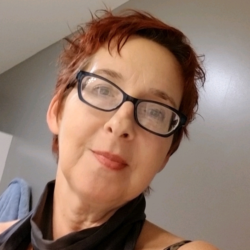 Meet Your Posher, Laurie